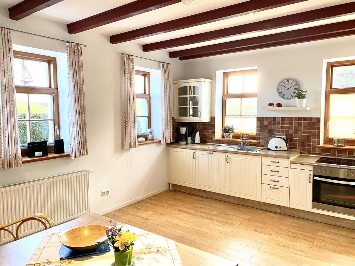 Oltmanns Ferienhaus Bummert Am Hafen Greetsiel Bagian luar foto