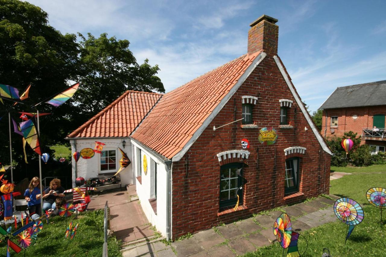 Oltmanns Ferienhaus Bummert Am Hafen Greetsiel Bagian luar foto